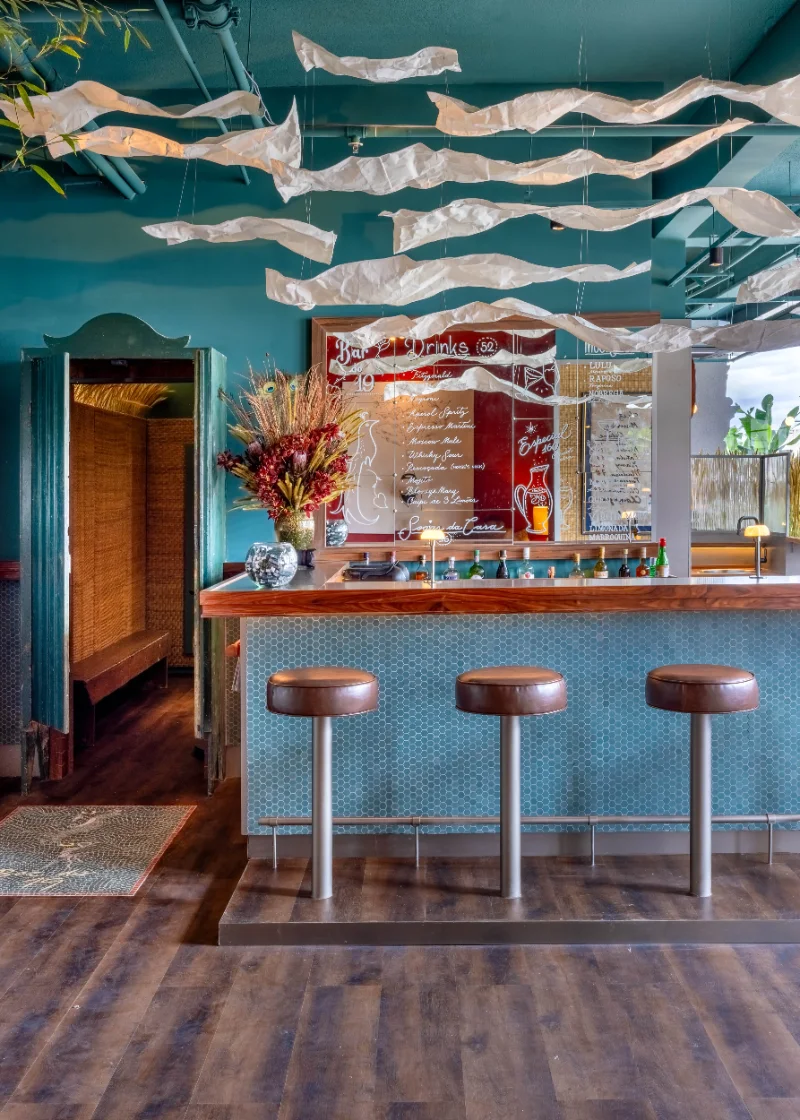 Escritório Capuri projeta o Bar da 19 na cobertura da CASACOR Rio de Janeiro