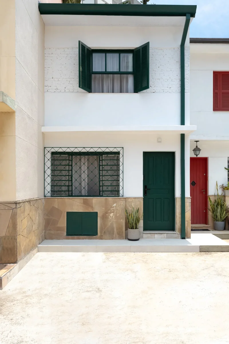 Projeto: Estúdio Maré | A reforma da Casa AJ preserva a identidade da construção original e atualiza os ambientes com so
