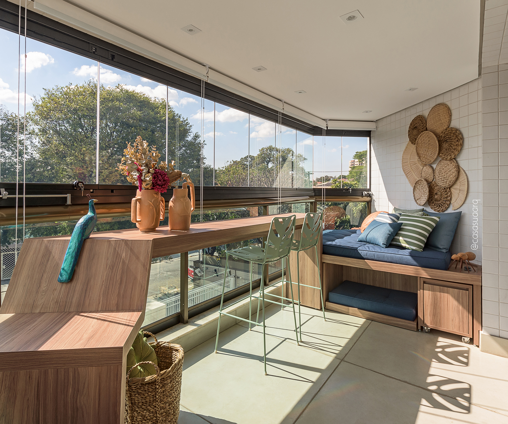 Quadros e enfeites podem ficar na varanda? — Decoração de varanda: como deixar o espaço bonito +20 ideias