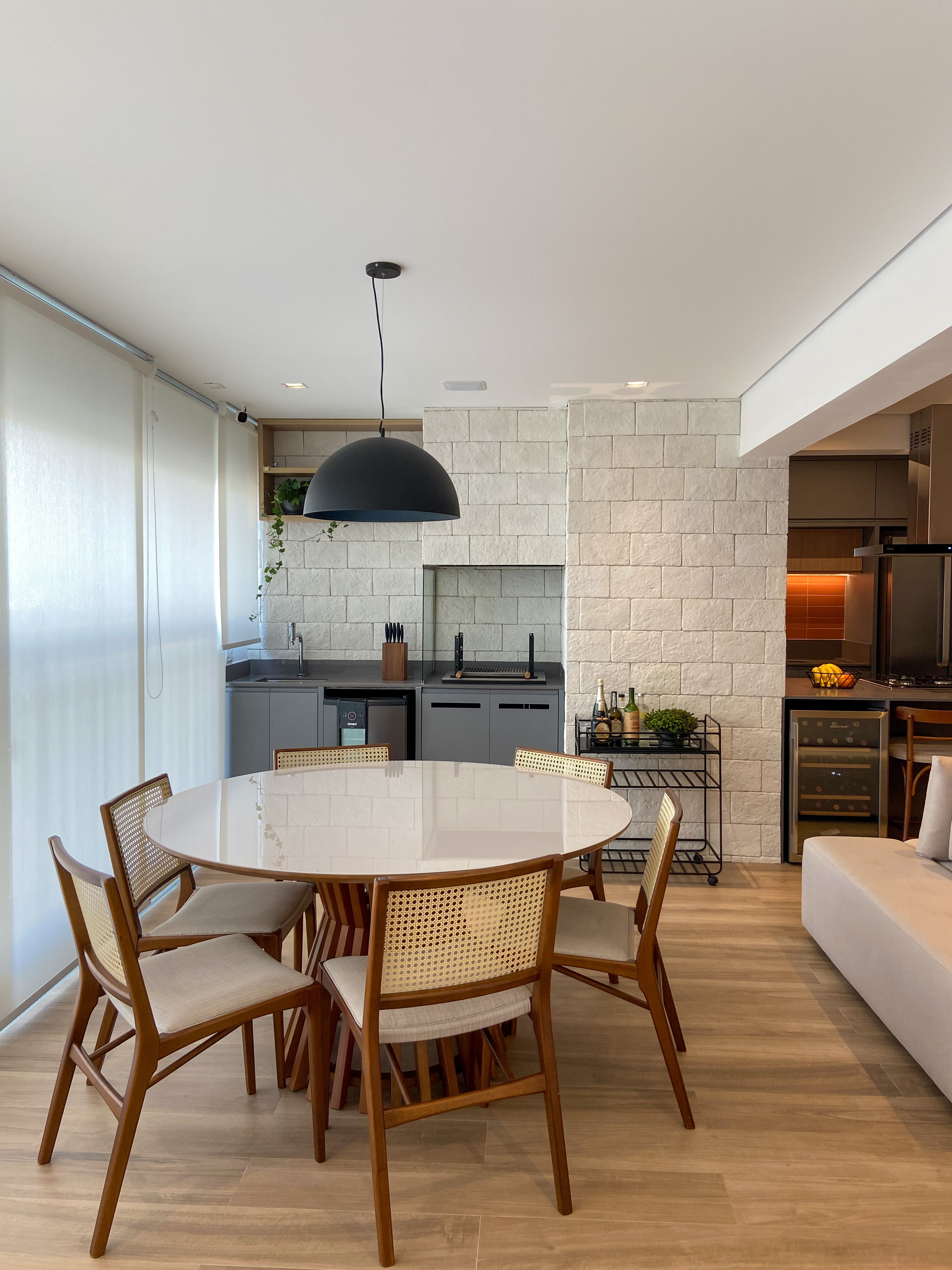 O que muda na decoração de varanda aberta e fechada? — Decoração de varanda: como deixar o espaço bonito +20 ideias