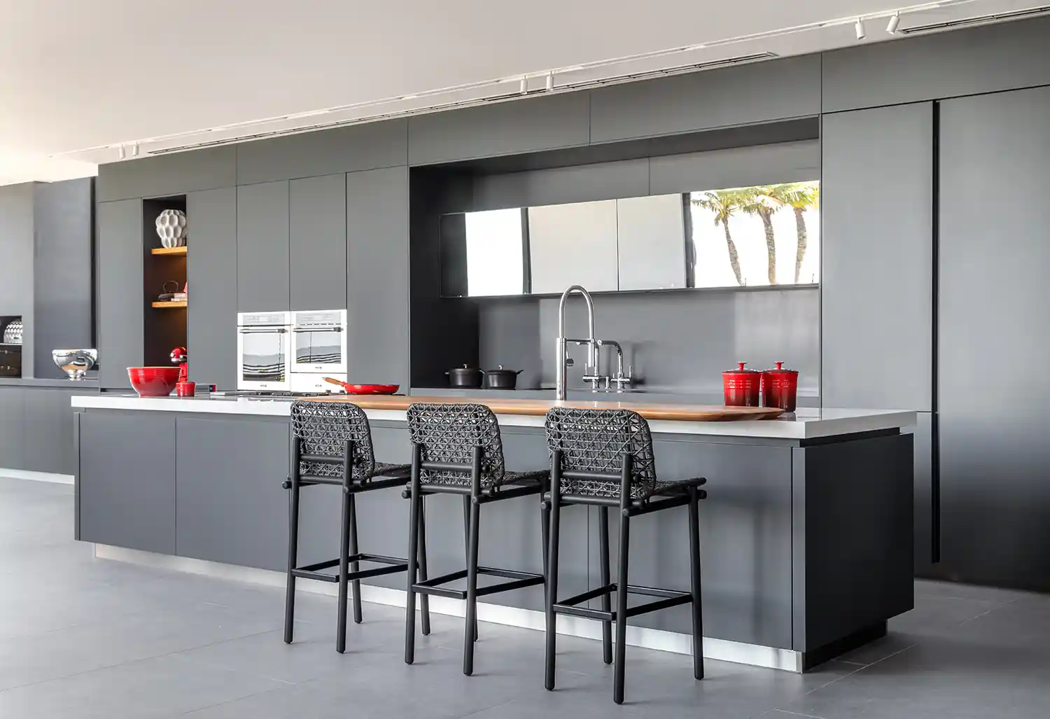 Confira projetos diversos com bancada gourmet — Bancada gourmet: 20 inspirações e dicas para montar a sua (20)