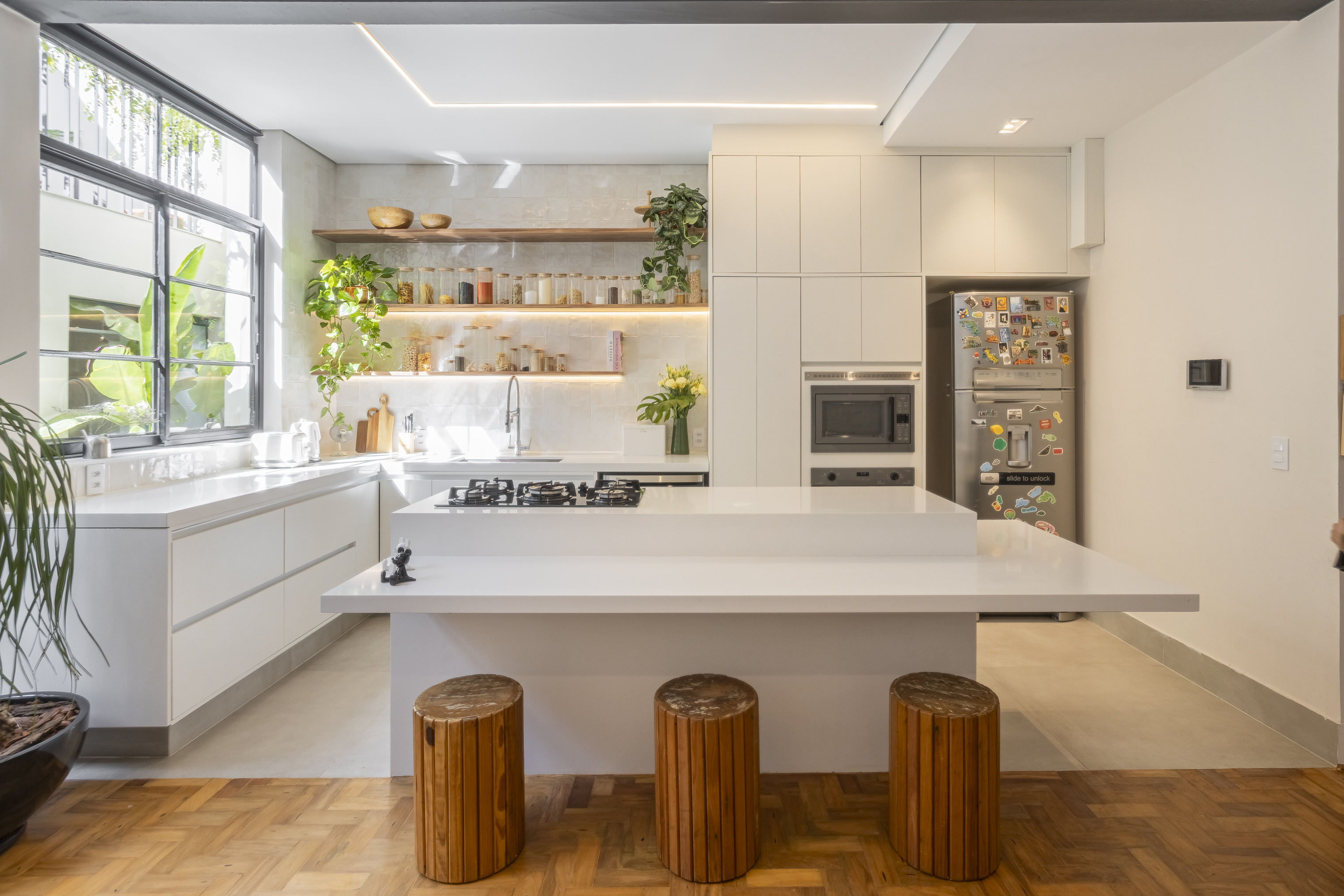 Confira projetos diversos com bancada gourmet — Bancada gourmet: 20 inspirações e dicas para montar a sua (8)