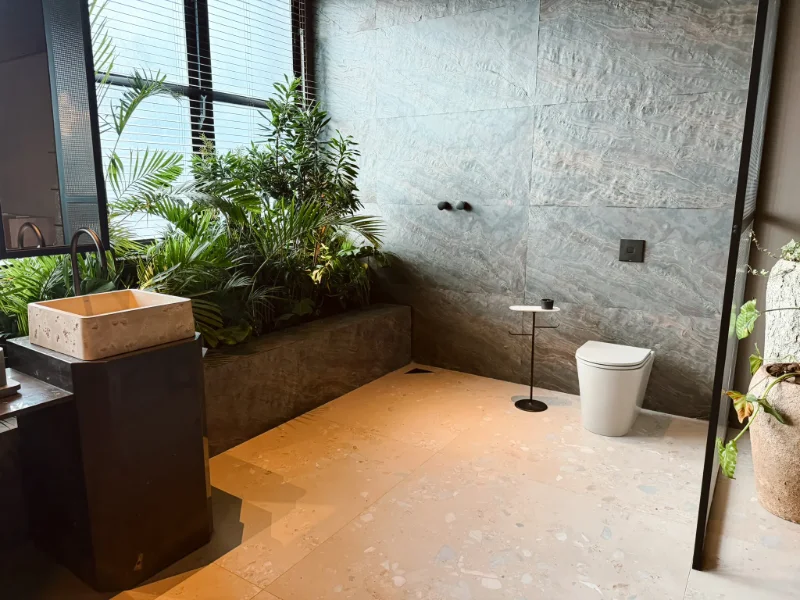 Na Casa Permanência, a escolha foi pelo ralo Vertex Black Matte.