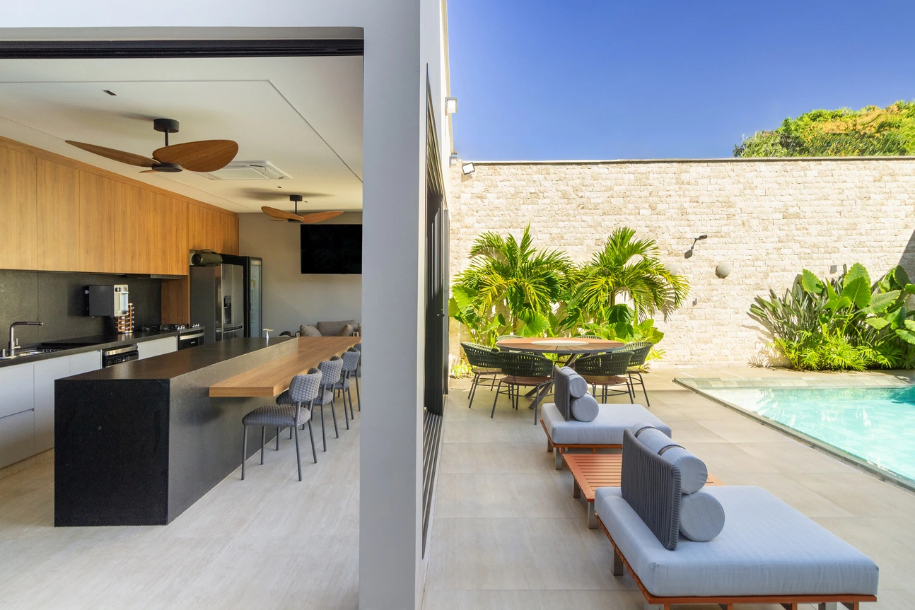 Arquitetura: André Luiz Nogueira Interiores, personalização e curadoria de objetos: Abaru — Ana Kília |Paisagismo: J (5)
